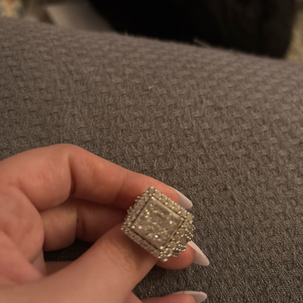 Kay Jewelers 4ct 10kWG SZ 5.75 Ring Genuine Diamonds EUC *NO TRADES* - Picture 2 of 4
